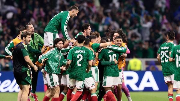 مدرب منتخب المكسيك خافيير أجيري يشيد بجماهير بلاده بعد التأهل إلى دور الـ16 في كأس العالم 2026.