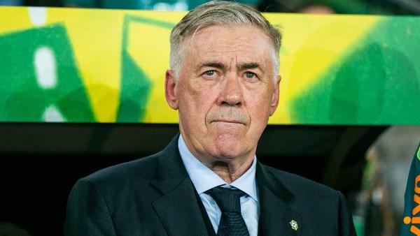 كارلو أنشيلوتي مدرب منتخب البرازيل خلال كأس العالم 2026 بعد تصريحاته القوية رداً على الانتقادات حول أداء الفريق.