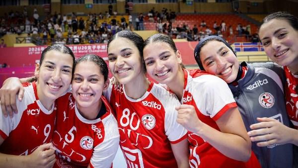 منتخب مصر للشابات لكرة اليد خلال بطولة العالم تحت 20 عامًا قبل مواجهة كرواتيا في نهائي كأس الرئيس.