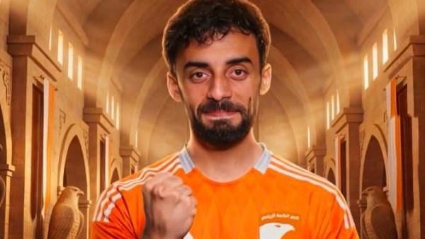أحمد عبد القادر لاعب نادي الكرمة العراقي خلال مباراة في الدوري العراقي بعد إعلان استمراره مع الفريق في الموسم الجديد.
