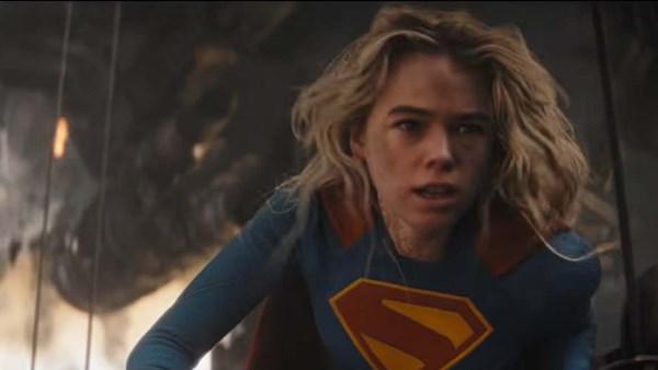 ميلي ألكوك في فيلم Supergirl الجديد وتحظى بإشادة هيلين سلايتر