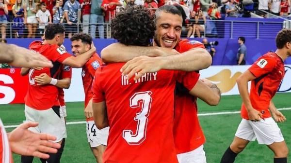 حافلة منتخب مصر تغادر مقر الإقامة قبل مواجهة الأرجنتين في دور الـ16 من كأس العالم 2026.