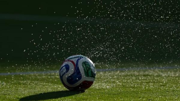 لاعب كرة قدم سابق يخضع لفحص للدماغ ضمن دراسة حول تأثير ضربات الرأس.