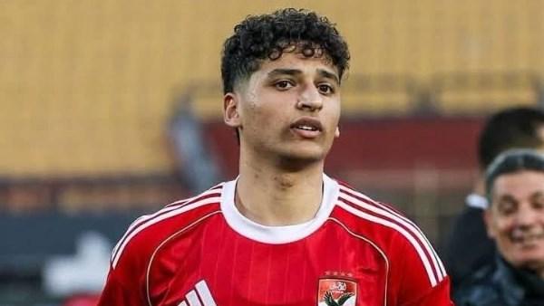 محمد عبدالله لاعب الأهلي خلال مشاركته مع الفريق وسط اهتمام نادي زيوريخ السويسري بالتعاقد معه