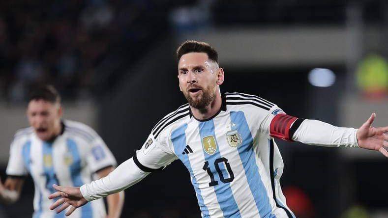 ليونيل ميسي لاعب منتخب الأرجنتين يحتفل بعد تسجيل هدف تاريخي في كأس العالم 2026 ليصل إلى 20 هدفًا في المونديال.