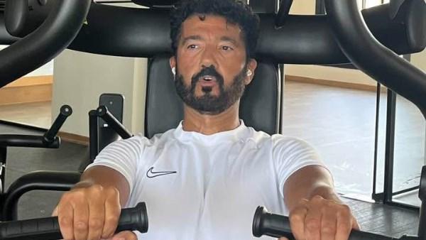 خالد النبوي أثناء ممارسة التمارين الرياضية في الجيم وكواليس مسلسل طاهر المصري