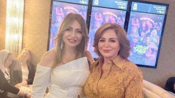إلهام شاهين تدعم ليلى علوي في العرض الخاص لفيلم ابن مين فيهم