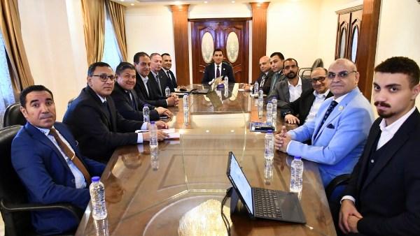 وزير الشباب والرياضة جوهر نبيل خلال اجتماعه مع مجلس إدارة الاتحاد العربي للتسويق والاستثمار الرياضي.