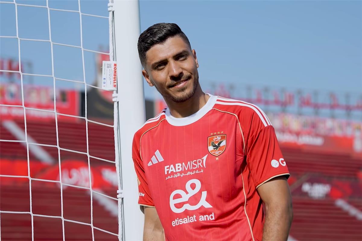 محمد شريف مهاجم الأهلي