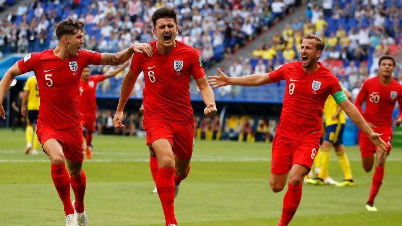 مدافع منتخب إنجلترا مارك جويهي خلال استعدادات فريقه لمواجهة المكسيك في ملعب أزتيكا بكأس العالم 2026 وسط أجواء جماهيرية قوية.