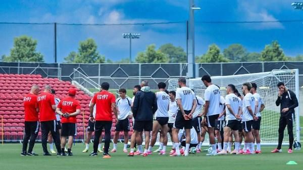 منتخب مصر يستعد لمواجهة الأرجنتين في كأس العالم 2026 مع تألق محمد صلاح وعمر مرموش وهيثم حسن في خط الهجوم.