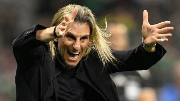 سيباستيان بيكاسيسي يعلن استقالته من تدريب منتخب الإكوادور بعد الخروج من كأس العالم 2026 أمام المكسيك.