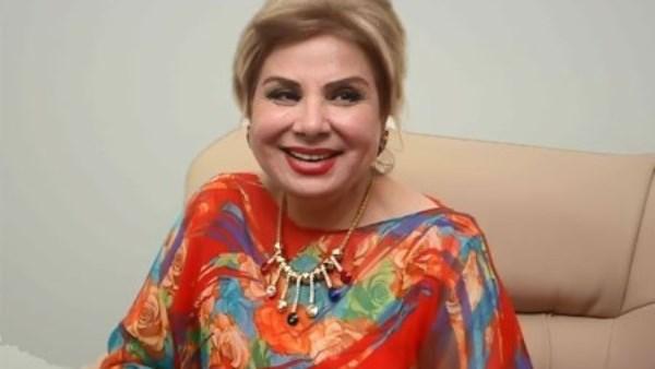 فادية عبد الغني أثناء مشادة كلامية بعد حادث تصادم سيارة مع أحد المواطنين