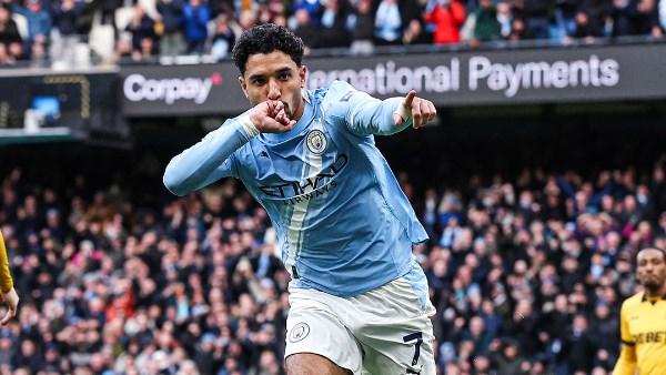 عمر مرموش لاعب مانشستر سيتي ومنتخب مصر وسط اهتمام من توتنهام ونيوكاسل.