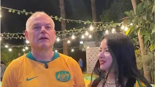 سفير أستراليا في القاهرة يحتفل مع زوجته رغم خسارة التحدي بعد فوز منتخب مصر في كأس العالم 2026.