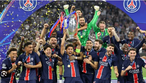 باريس سان جيرمان يحتفل بلقب دوري الأبطال 2025.