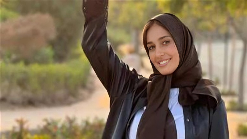 حلا شيحة بالحجاب بعد حذف صورها القديمة