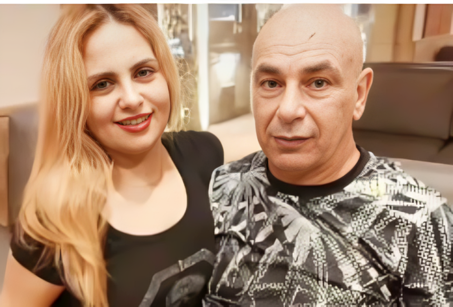 حسام حسن وزوجته في النيابة بعد التصالح في الإسكندرية