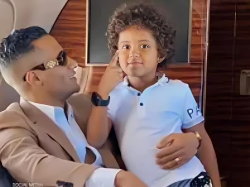 محمد رمضان خلال جلسة صلح لإنهاء أزمة نجله مع طفل بأكتوبر.