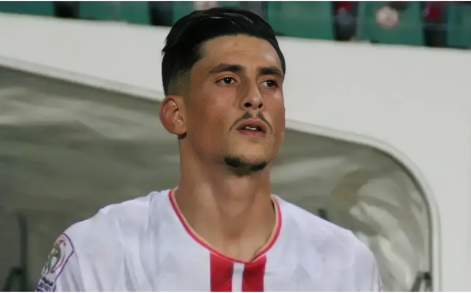 صلاح الدين مصدق لاعب الزمالك في مباراة.