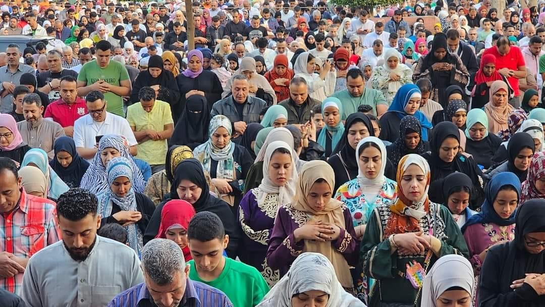 صلاة عيد الأضحى في ساحة مجهزة