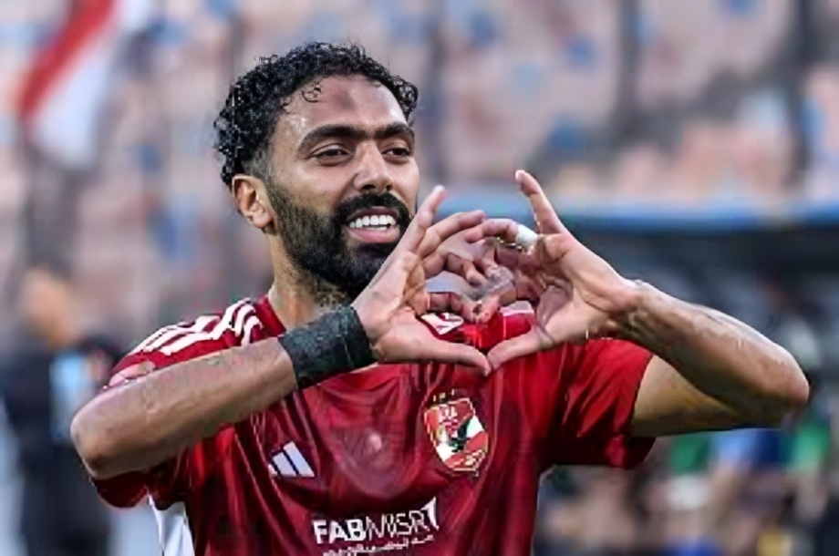 أحمد شوبير أثناء تحليله لمباراة الأهلي وإنتر ميامي.
