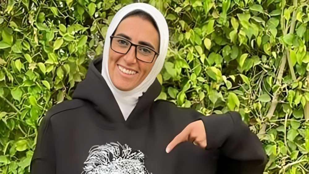 المخرجة سارة وفيق تعلن وفاة والدتها على فيسبوك