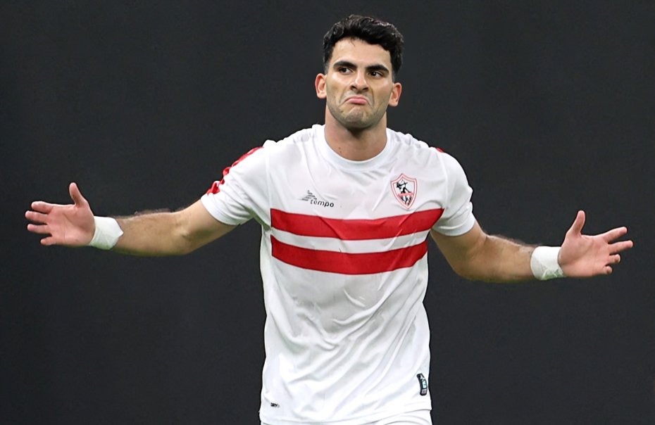 زيزو لاعب الزمالك في الملعب.