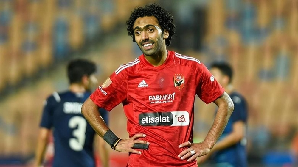 حسين الشحات لاعب الأهلي في تدريبات الفريق.
