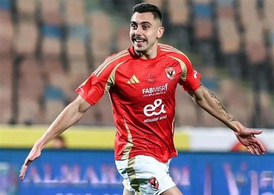 جراديشار لاعب النادي الأهلي خلال إحدى المباريات وسط ترقب لتقييم مستقبله مع الفريق.