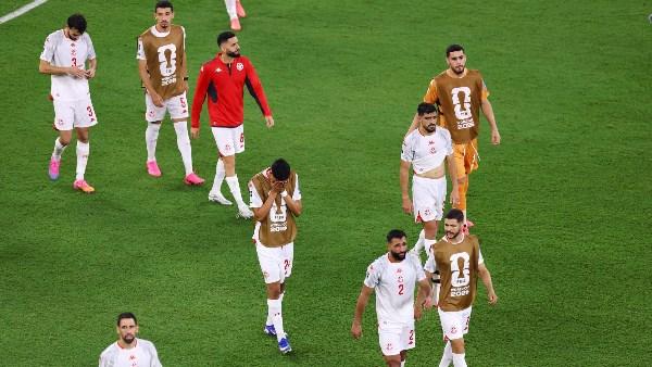 لاعبو منتخب تونس بعد الخسارة أمام اليابان في كأس العالم 2026 وسط حالة من الحزن والإحباط