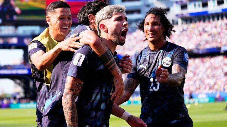 احتفال منتخب باراجواي بعد الفوز على ألمانيا في كأس العالم 2026