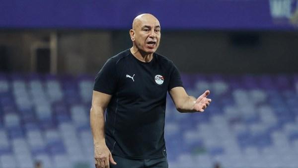 الناقد الرياضي خالد طلعت يعلق بسخرية على جدل اختيارات المدربين في منتخبي مصر والبرازيل خلال كأس العالم 2026.
