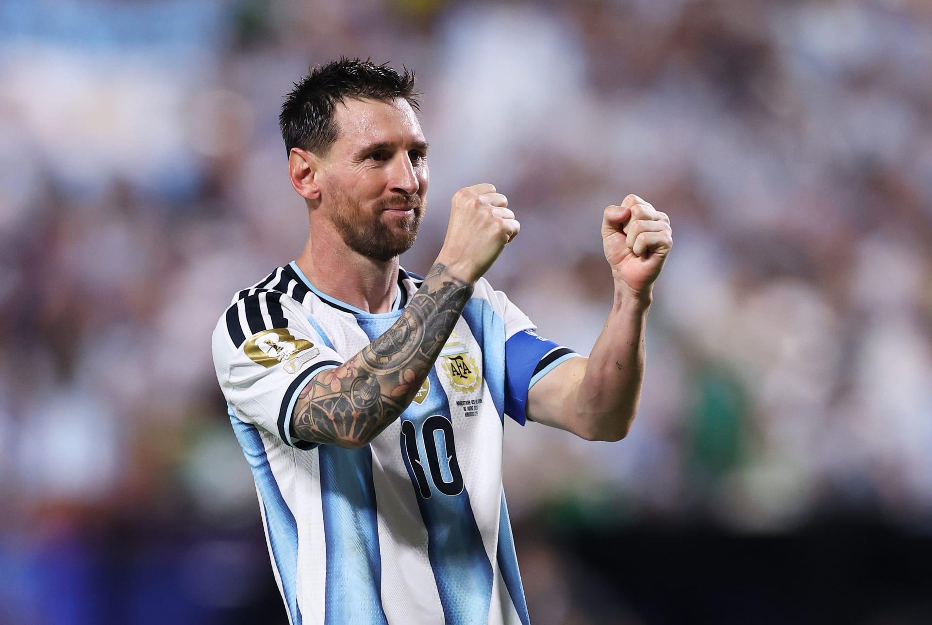 ليونيل ميسي يحتفل بثلاثيته أمام الجزائر في كأس العالم 2026 مع لحظة تأثر وبكاء بعد الهدف الأول