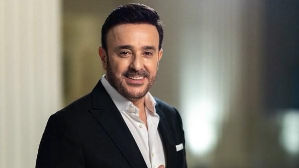 صابر الرباعي أثناء تصوير كليب أغنية طاير في دبي بإطلالة فنية أنيقة