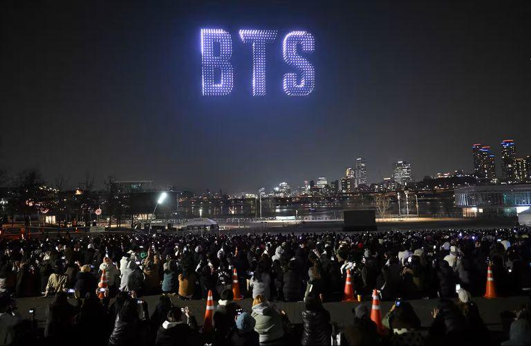 عرض فرقة BTS المباشر في ساحة غوانغهامون، سيول، مارس 2026