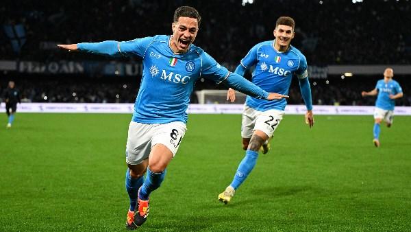 نابولي يفوز على كالياري بهدف سكوت ماكتوميناي في الدوري الإيطالي