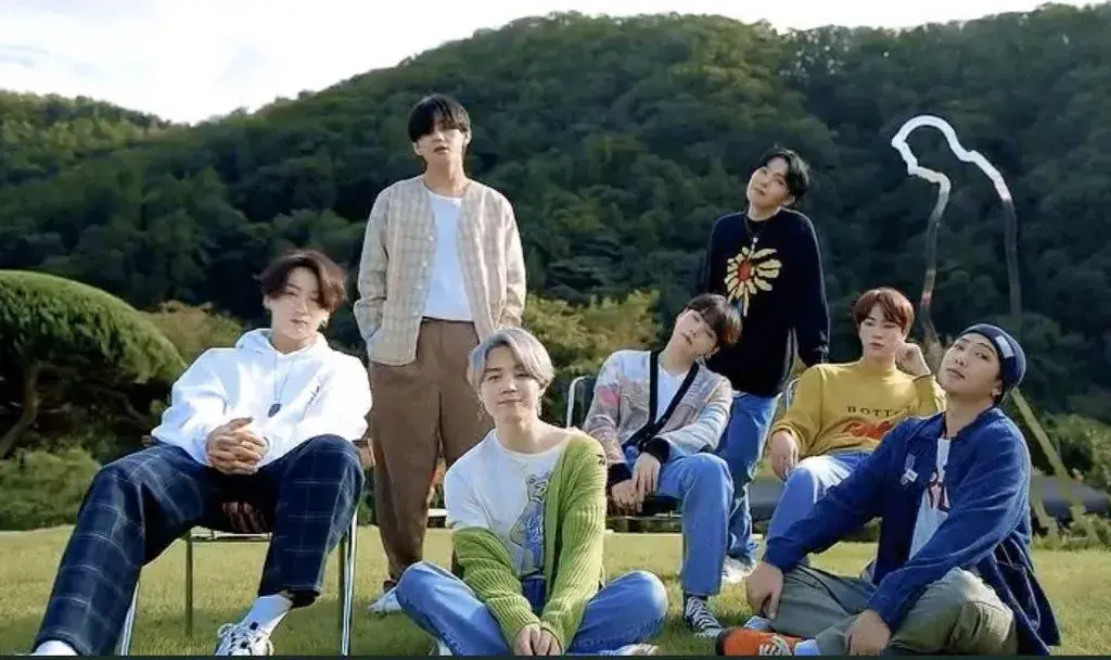 فرقة BTS تحتفل بتحقيق أغنية "Life Goes On" للمليار استماع على سبوتيفاي
