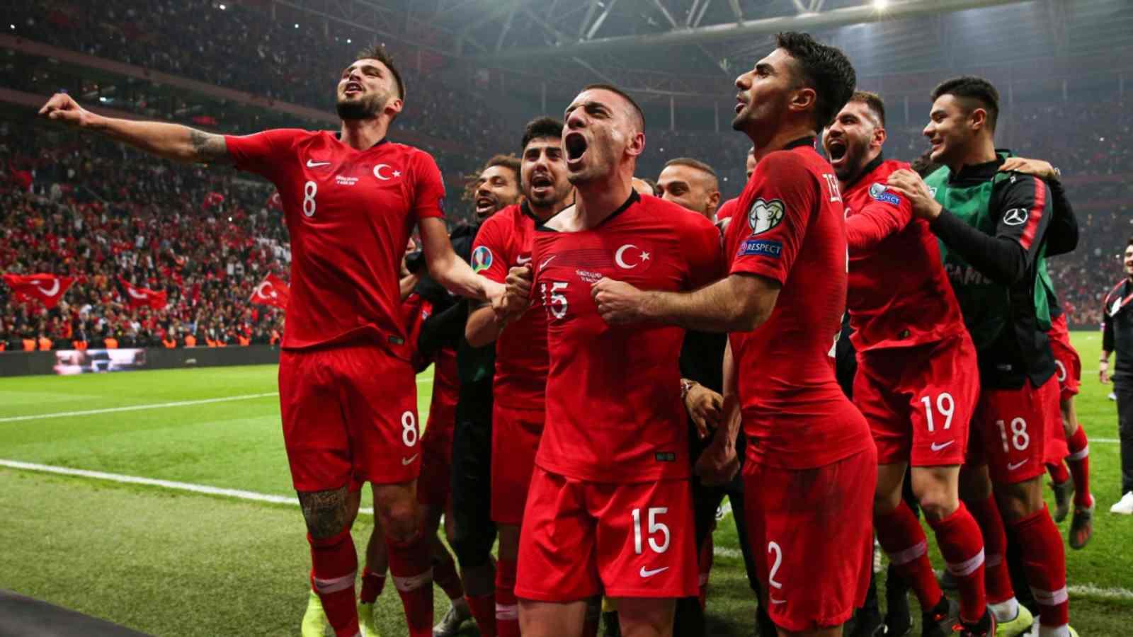منتخب تركيا يتأهل إلى كأس العالم بعد الفوز على كوسوفو