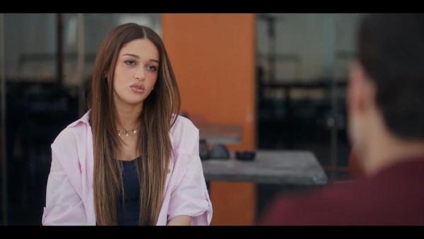 عاليا وإبراهيم في مشهد درامي من مسلسل اتنين غيرنا يناقشان مخاوف العلاقات المستقبلية