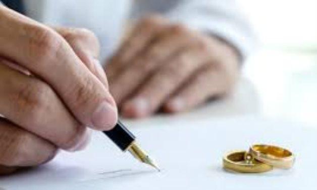 مكتب هيام جمعة سالم العالمية للمحاماة في القاهرة مع مستندات قانونية لتوثيق الزواج