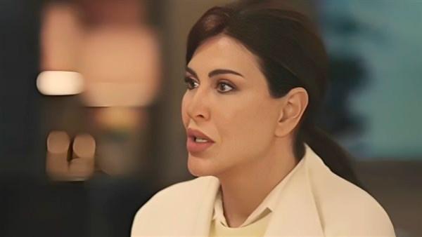 جومانا مراد في مشهد مؤثر مع طفلها في مسلسل اللون الأزرق