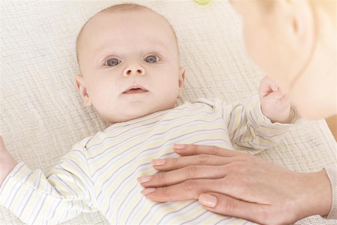 رضاعة طبيعية لطفل يعاني الإمساك