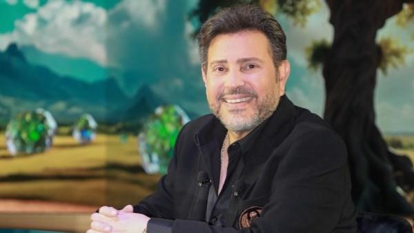 وزير الصحة يزور هاني شاكر في المستشفى ويطمئن على حالته الصحية