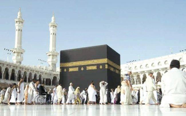 مساعدة الفقراء وتقديم الصدقات مقابل أداء العمرة التطوعية