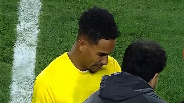 سيف الجزيري يحتفل بعد الفوز على أوتوهو