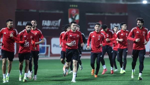 لاعبو الأهلي يحتفلون في الدوري المصري