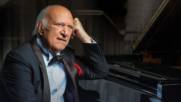 عمر خيرت على خشبة مسرح دار الأوبرا المصرية مع الإعلان عن حفل لندن