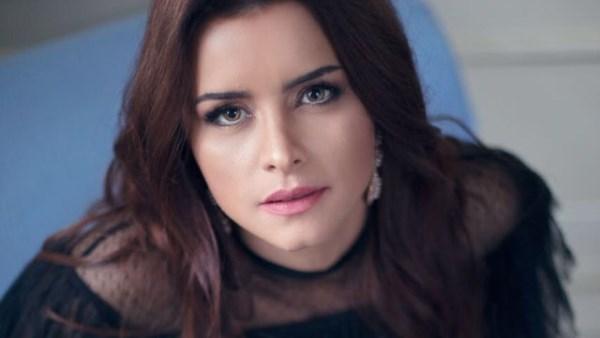 جنازة زوج الفنانة نور يوسف أنطاكي في كنيسة القديس كيرلس – لحظة وداع مؤثرة بحضور العائلة