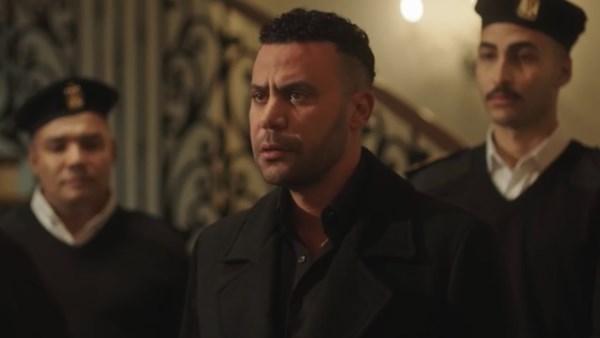محمد إمام في مشهد من الحلقة 21 من مسلسل "الكينج"